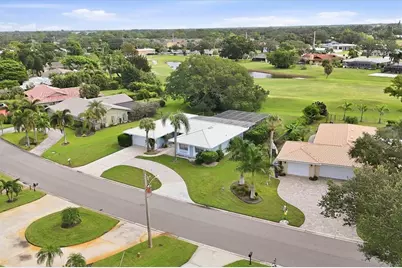 2243 Brookhaven Drive, Sarasota, FL 34239 - Photo 3