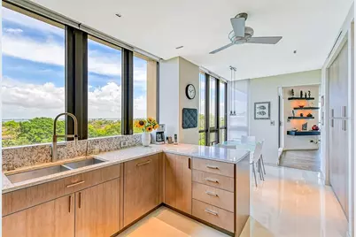 1211 Gulf Of Mexico Drive #302, Longboat Key, FL 34228 - Photo 17