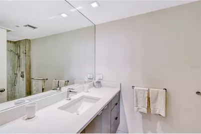 1211 Gulf Of Mexico Drive #302, Longboat Key, FL 34228 - Photo 25