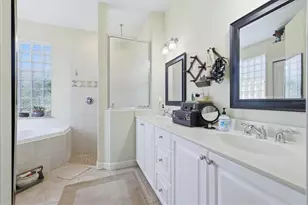 1753 Kingsdown Dr, Sarasota, FL 34240 - Photo 19