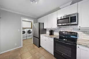298 Bahama Dr, Palmetto, FL 34221 - Photo 15