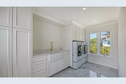 6529 Gulfside Road, Longboat Key, FL 34228 - Photo 11