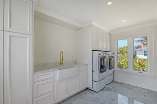 6529 Gulfside Rd, Longboat Key, FL 34228 - Photo 11