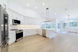 4190 Westbourne Cir, Sarasota, FL 34238 - Photo 5