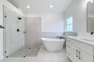 4190 Westbourne Cir, Sarasota, FL 34238 - Photo 15
