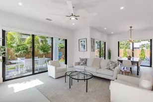 2425 Temple St, Sarasota, FL 34239 - Photo 9