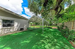 319 20th St E, Bradenton, FL 34208 - Photo 5