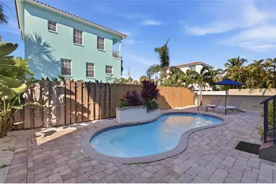 4006 5th Avenue, Holmes Beach, FL 34217 - Photo 3