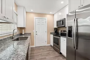 3452 Bay St, Sarasota, FL 34237 - Photo 11
