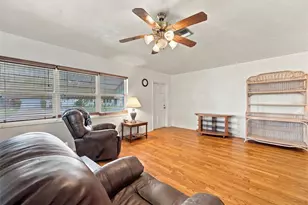 907 42nd St W, Bradenton, FL 34205 - Photo 9
