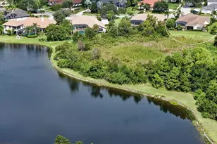 8008 Royal Birkdale Cir, Lakewood Ranch, FL 34202 - Photo 9