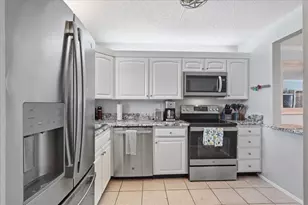 7540 Bay Island Dr S, South Pasadena, FL 33707 - Photo 5