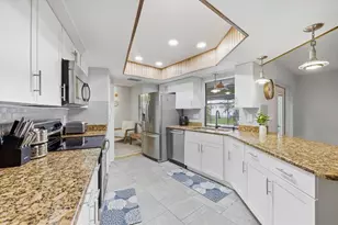 926 Plum Tree Ln, Sarasota, FL 34243 - Photo 9