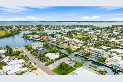 517 71st Street, Holmes Beach, FL 34217 - Photo 11