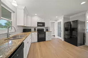 2130 E Leewynn Dr, Sarasota, FL 34240 - Photo 9