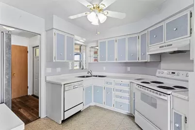 3921 Pin Oaks Street, Sarasota, FL 34232 - Photo 13