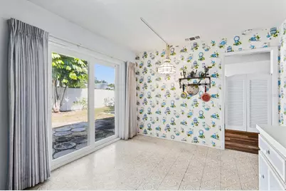 3921 Pin Oaks Street, Sarasota, FL 34232 - Photo 11