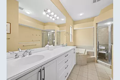 182 Island Circle, Sarasota, FL 34242 - Photo 19