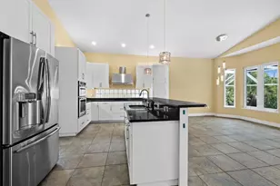 182 Island Cir, Sarasota, FL 34242 - Photo 13