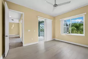 182 Island Cir, Sarasota, FL 34242 - Photo 17