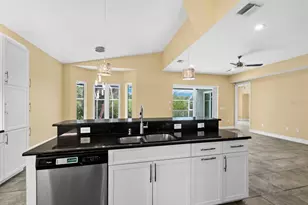 182 Island Cir, Sarasota, FL 34242 - Photo 15