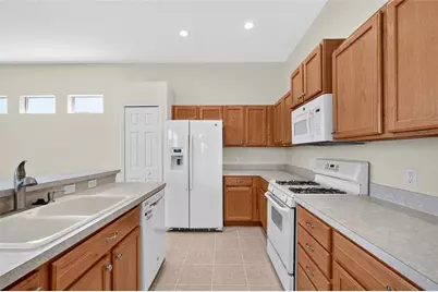 6407 67th Street E, Bradenton, FL 34203 - Photo 9