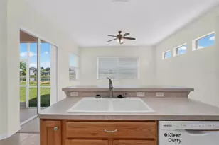 6407 67th St E, Bradenton, FL 34203 - Photo 7