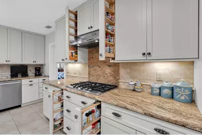7106 Palm Drive, Holmes Beach, FL 34217 - Photo 21