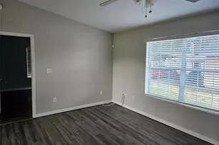 1720 30th Ave E, Bradenton, FL 34208 - Photo 3