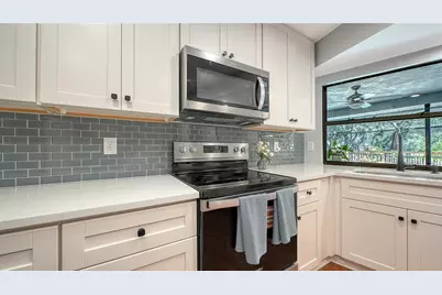 5331 Dominica Circle, Sarasota, FL 34233 - Photo 9