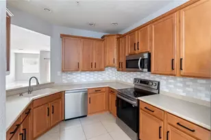 3769 Parkridge Cir, Sarasota, FL 34243 - Photo 3