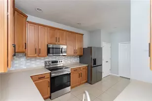 3769 Parkridge Cir, Sarasota, FL 34243 - Photo 5