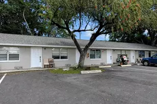 5633 Crissman Dr N, Saint Petersburg, FL 33714 - Photo 1