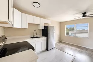 5633 Crissman Dr N, Saint Petersburg, FL 33714 - Photo 3