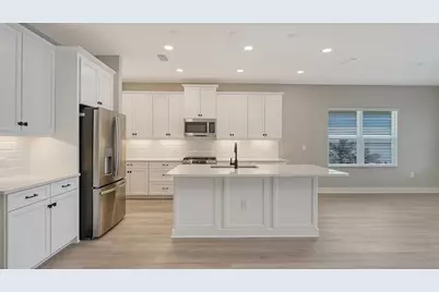 8201 Scarletbush Drive, Sarasota, FL 34240 - Photo 13