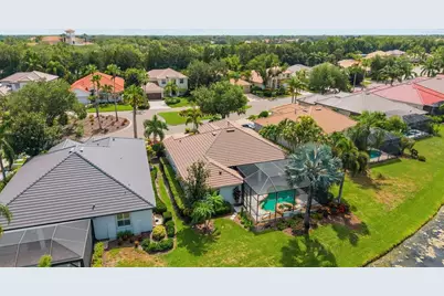 7622 Desert Inn Way, Lakewood Ranch, FL 34202 - Photo 37