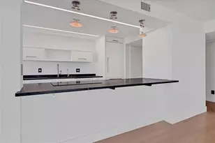 1111 N Gulfstream Ave, Sarasota, FL 34236 - Photo 9
