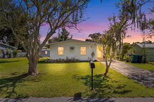 704 19th Ave W, Palmetto, FL 34221 - Photo 1