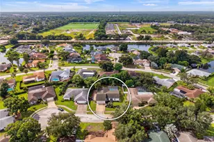 2014 Country Meadows Ln, Sarasota, FL 34235 - Photo 3