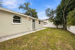 1802 Robinhood St, Sarasota, FL 34231 - Photo 15