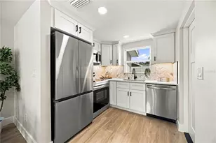 1802 Robinhood St, Sarasota, FL 34231 - Photo 17