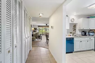 211 Pineneedle Dr, Bradenton, FL 34210 - Photo 9