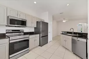 4104 Crabtree Ave, Sarasota, FL 34233 - Photo 5
