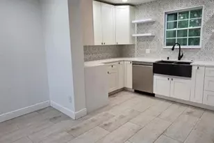 4453 Rayfield Dr, Sarasota, FL 34243 - Photo 5