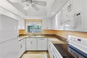 600 Manatee Ave, Holmes Beach, FL 34217 - Photo 11