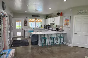 390 Henderson Ave, Seffner, FL 33584 - Photo 7