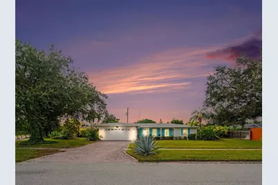 1110 De Narvez Avenue, Bradenton, FL 34209 - Photo 1