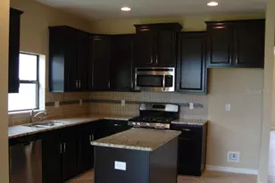 3609 81st Pl E, Sarasota, FL 34243 - Photo 7