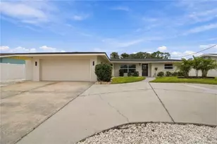 9911 Royal Palm Dr, Bradenton, FL 34210 - Photo 3