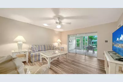 4207 Bowling Green Circle, Sarasota, FL 34233 - Photo 9
